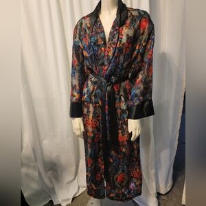 Victoria's Secret Black‎ and Red Paisley Robe